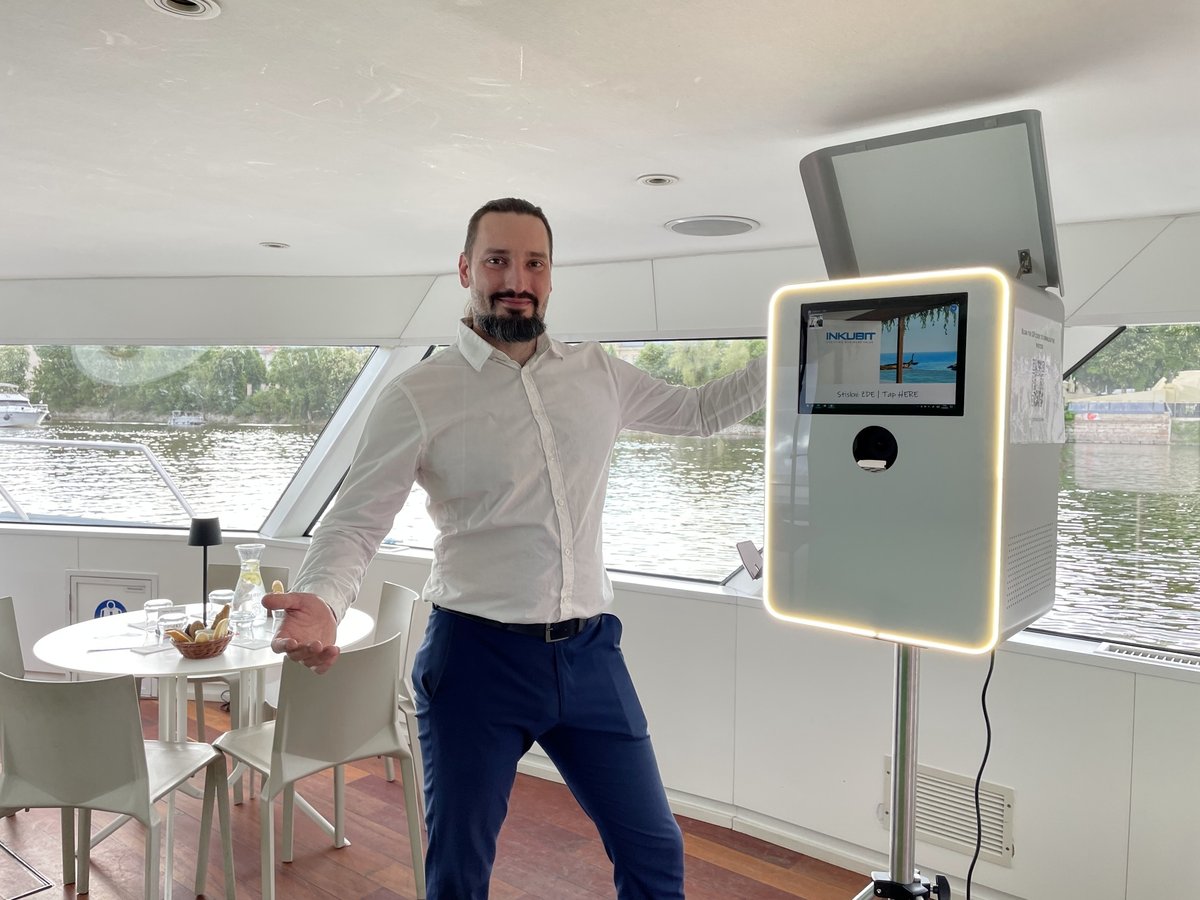 Company party – Prague, Vltava river