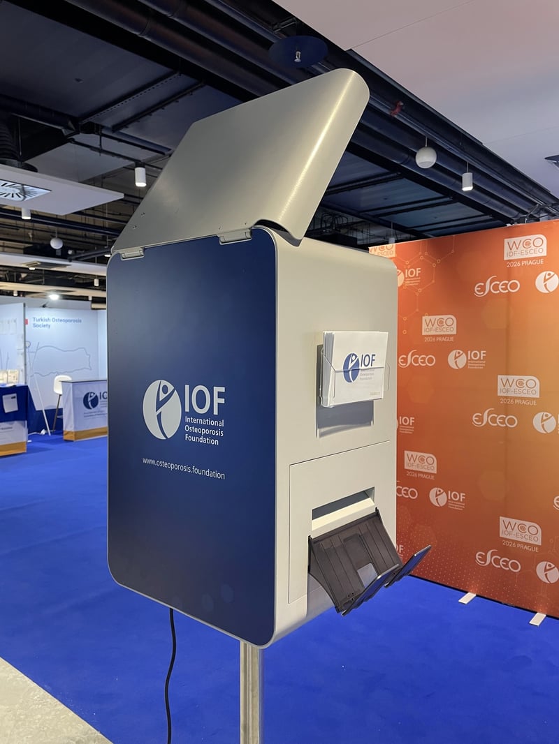 Fotobox von Fotoboss mit dem Motiv des IOF-Kongresses beklebt
