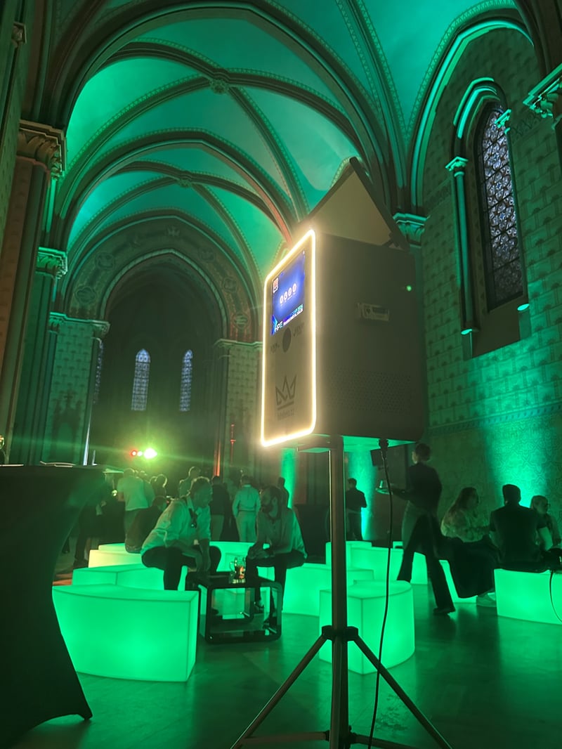Party – Sacré-Cœur, Prague