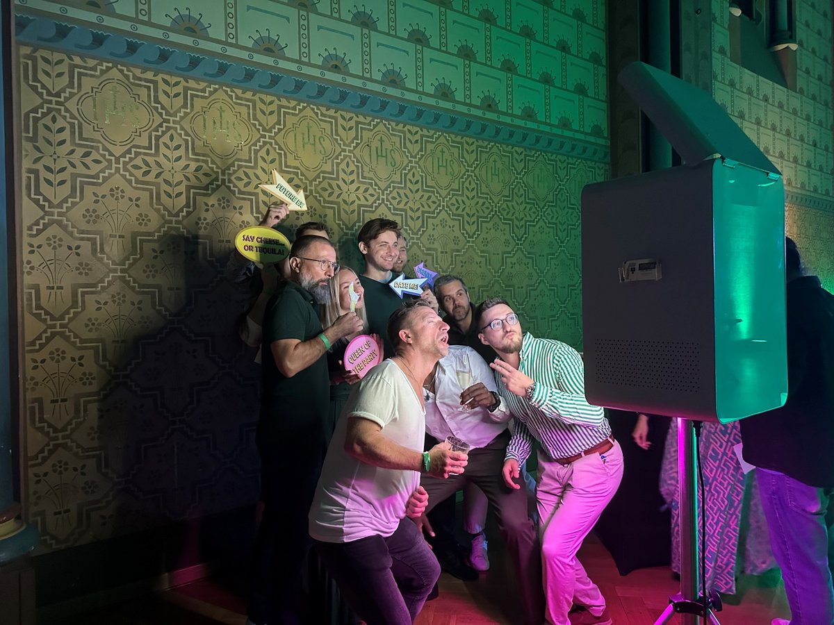 Party – Sacré-Cœur, Prague